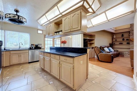Villa ou maison à louer à Seminole, Floride: 4 chambres, 308.06 m2 № 2349329 - photo 16