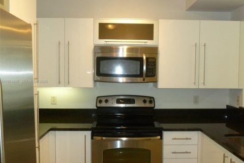 Condominio en venta en Miami, Florida, 1 dormitorio, 70.51 m2 № 2036068 - foto 2