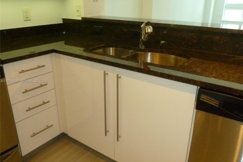 Condominio en venta en Miami, Florida, 1 dormitorio, 70.51 m2 № 2036068 - foto 9