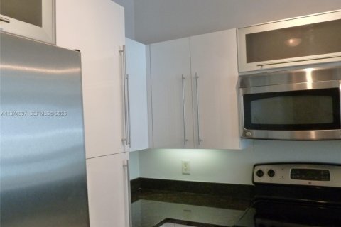 Condominio en venta en Miami, Florida, 1 dormitorio, 70.51 m2 № 2036068 - foto 6