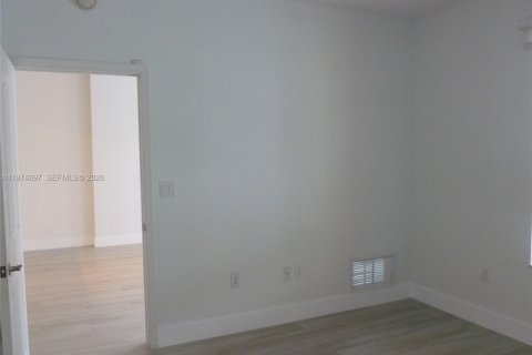 Condominio en venta en Miami, Florida, 1 dormitorio, 70.51 m2 № 2036068 - foto 5