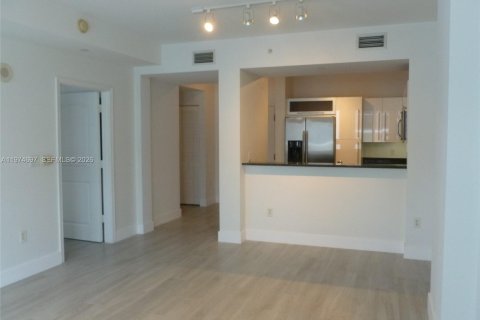 Condominio en Miami, Florida, 1 dormitorio  № 2036068