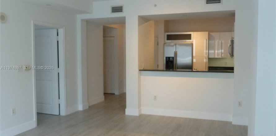 Condominio en Miami, Florida, 1 dormitorio  № 2036068