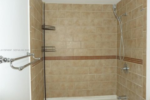 Condominio en venta en Miami, Florida, 1 dormitorio, 70.51 m2 № 2036068 - foto 11