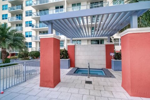 Condo in Miami, Florida, 2 bedrooms  № 1863036 - photo 8
