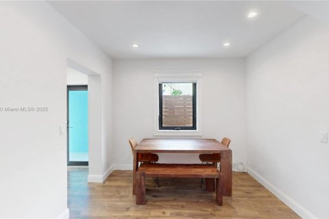 House in Miami Beach, Florida 3 bedrooms, 122.35 sq.m. № 1929590 - photo 7