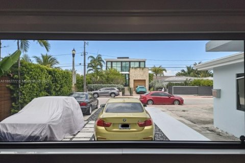 House in Miami Beach, Florida 3 bedrooms, 122.35 sq.m. № 1929590 - photo 5