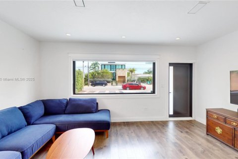 House in Miami Beach, Florida 3 bedrooms, 122.35 sq.m. № 1929590 - photo 4