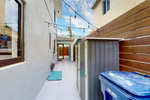 House in Miami Beach, Florida 3 bedrooms, 122.35 sq.m. № 1929590 - photo 22