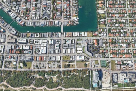 House in Miami Beach, Florida 3 bedrooms, 122.35 sq.m. № 1929590 - photo 24