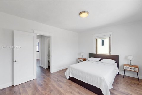 House in Miami Beach, Florida 3 bedrooms, 122.35 sq.m. № 1929590 - photo 11