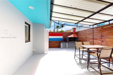House in Miami Beach, Florida 3 bedrooms, 122.35 sq.m. № 1929590 - photo 20