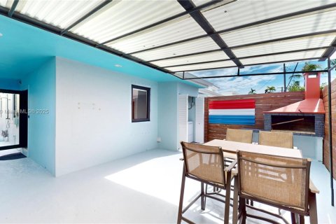 House in Miami Beach, Florida 3 bedrooms, 122.35 sq.m. № 1929590 - photo 19