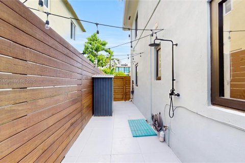 House in Miami Beach, Florida 3 bedrooms, 122.35 sq.m. № 1929590 - photo 21