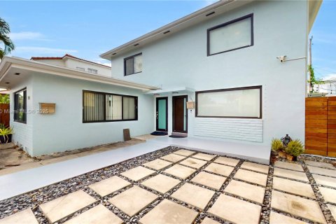 House in Miami Beach, Florida 3 bedrooms, 122.35 sq.m. № 1929590 - photo 2