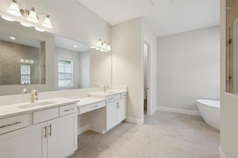 House in Fish Hawk, Florida 5 bedrooms, 362.23 sq.m. № 1784629 - photo 13
