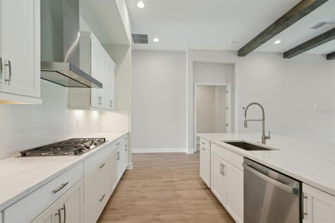 House in Fish Hawk, Florida 5 bedrooms, 362.23 sq.m. № 1784629 - photo 8