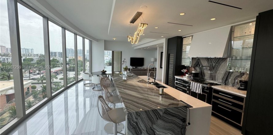 Кондоминиум с 4 спальнями в Санни-Айлс-Бич, Флорида № 2066257