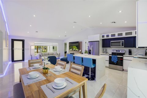 Casa en venta en Fort Lauderdale, Florida, 3 dormitorios, 122.26 m2 № 2075859 - foto 13