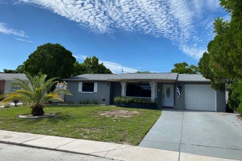 Casa en alquiler en New Port Richey, Florida, 3 dormitorios, 135.27 m2 № 1853943 - foto 1