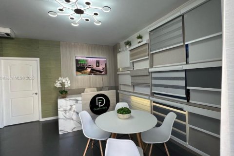 Commercial property in Dania Beach, Florida № 1806079 - photo 1