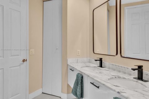 Copropriété à vendre à Miami, Floride: 2 chambres, 111.48 m2 № 1875202 - photo 28