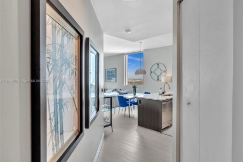 Copropriété à vendre à Miami, Floride: 2 chambres, 111.48 m2 № 1875202 - photo 1