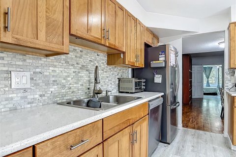 Townhouse in Fern Park, Florida 3 bedrooms, 145.3 sq.m. № 1898571 - photo 12