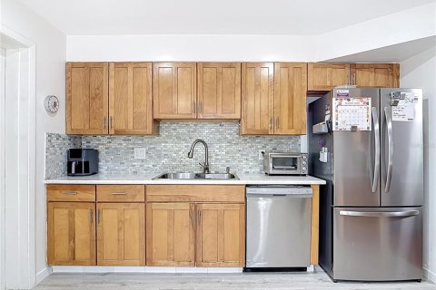 Townhouse in Fern Park, Florida 3 bedrooms, 145.3 sq.m. № 1898571 - photo 17