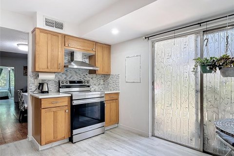 Townhouse in Fern Park, Florida 3 bedrooms, 145.3 sq.m. № 1898571 - photo 13