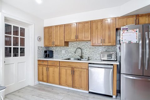 Townhouse in Fern Park, Florida 3 bedrooms, 145.3 sq.m. № 1898571 - photo 16