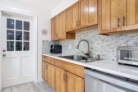 Townhouse in Fern Park, Florida 3 bedrooms, 145.3 sq.m. № 1898571 - photo 15