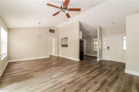 House in Orlando, Florida 3 bedrooms, 120.96 sq.m. № 1873413 - photo 3