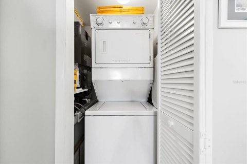 Copropriété à vendre à Englewood, Floride: 2 chambres, 99.41 m2 № 2418498 - photo 25