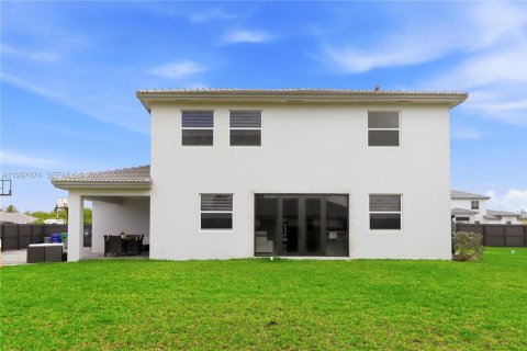 Villa ou maison à vendre à Homestead, Floride: 5 chambres, 321.07 m2 № 2154477 - photo 2
