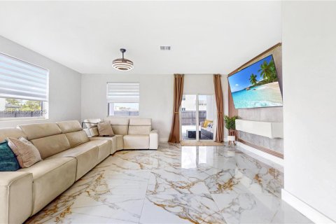 Villa ou maison à vendre à Homestead, Floride: 5 chambres, 321.07 m2 № 2154477 - photo 12