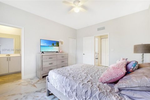 Villa ou maison à vendre à Homestead, Floride: 5 chambres, 321.07 m2 № 2154477 - photo 25
