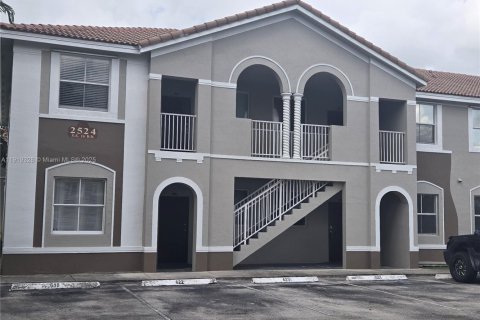 Condominio en alquiler en Homestead, Florida, 3 dormitorios, 98.48 m2 № 1975569 - foto 1