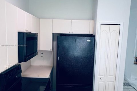 Condominio en alquiler en Homestead, Florida, 3 dormitorios, 98.48 m2 № 1975569 - foto 5