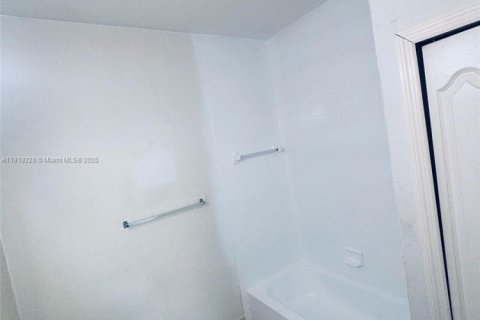 Condominio en alquiler en Homestead, Florida, 3 dormitorios, 98.48 m2 № 1975569 - foto 8