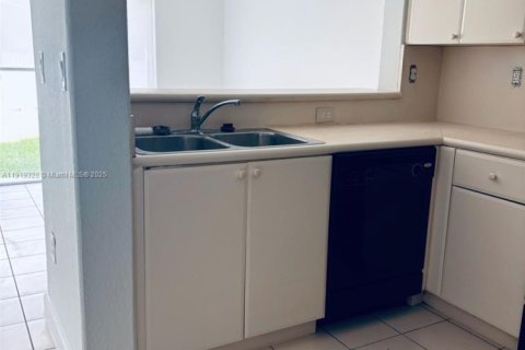 Condominio en alquiler en Homestead, Florida, 3 dormitorios, 98.48 m2 № 1975569 - foto 4