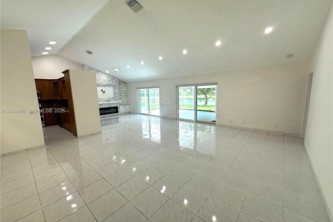House in Pembroke Pines, Florida 3 bedrooms, 177.72 sq.m. № 2089391 - photo 14