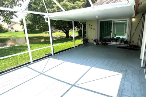 House in Pembroke Pines, Florida 3 bedrooms, 177.72 sq.m. № 2089391 - photo 6