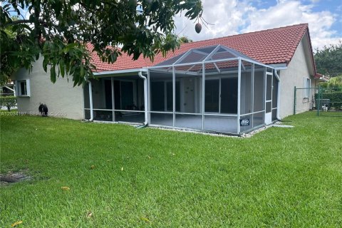 House in Pembroke Pines, Florida 3 bedrooms, 177.72 sq.m. № 2089391 - photo 5