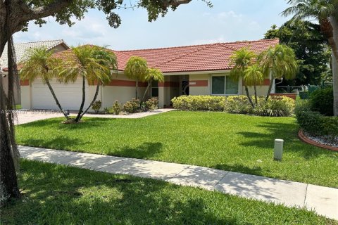 House in Pembroke Pines, Florida 3 bedrooms, 177.72 sq.m. № 2089391 - photo 3