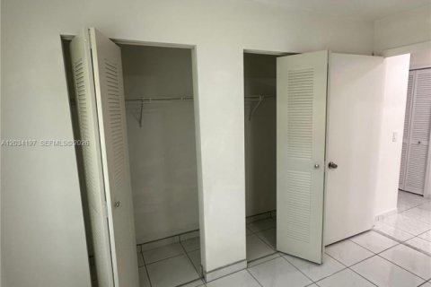 House in Pembroke Pines, Florida 3 bedrooms, 177.72 sq.m. № 2089391 - photo 28