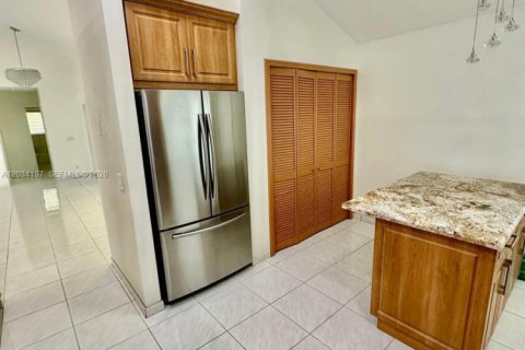 House in Pembroke Pines, Florida 3 bedrooms, 177.72 sq.m. № 2089391 - photo 20