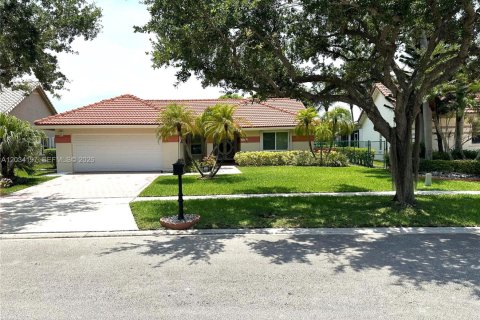 House in Pembroke Pines, Florida 3 bedrooms, 177.72 sq.m. № 2089391 - photo 2