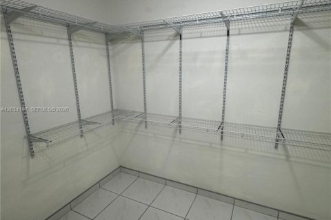House in Pembroke Pines, Florida 3 bedrooms, 177.72 sq.m. № 2089391 - photo 26