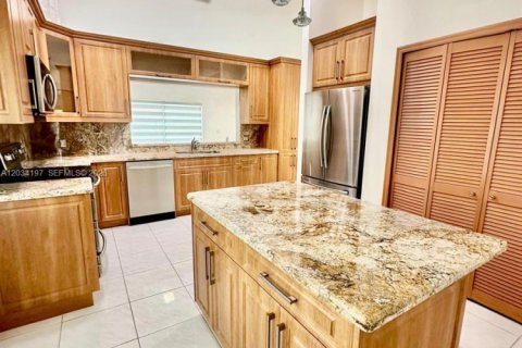 House in Pembroke Pines, Florida 3 bedrooms, 177.72 sq.m. № 2089391 - photo 18